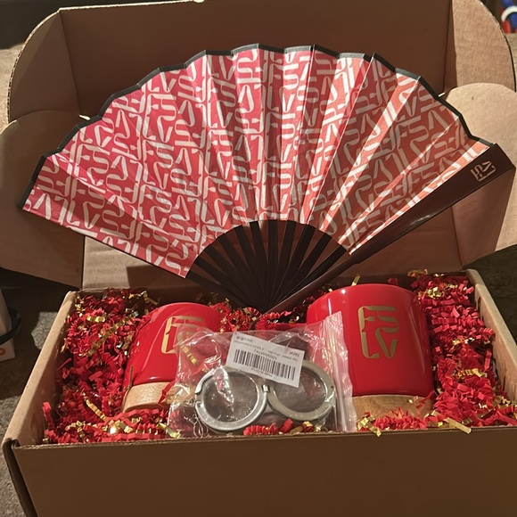 Mug and Tea Seeper set: Fashion Show Las Vegas Brand - Picture 1 of 5